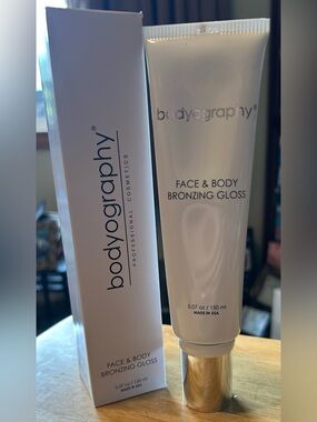 Bodyography Face & Body Bronzing Gloss